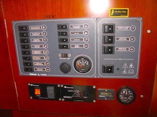 Beneteau_393_Electrical_Panel
