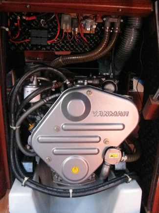 Beneteau_393_Yanmar_Engine Diesel 4JH4E front