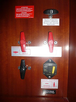 Beneteau_393_Battery_Switches